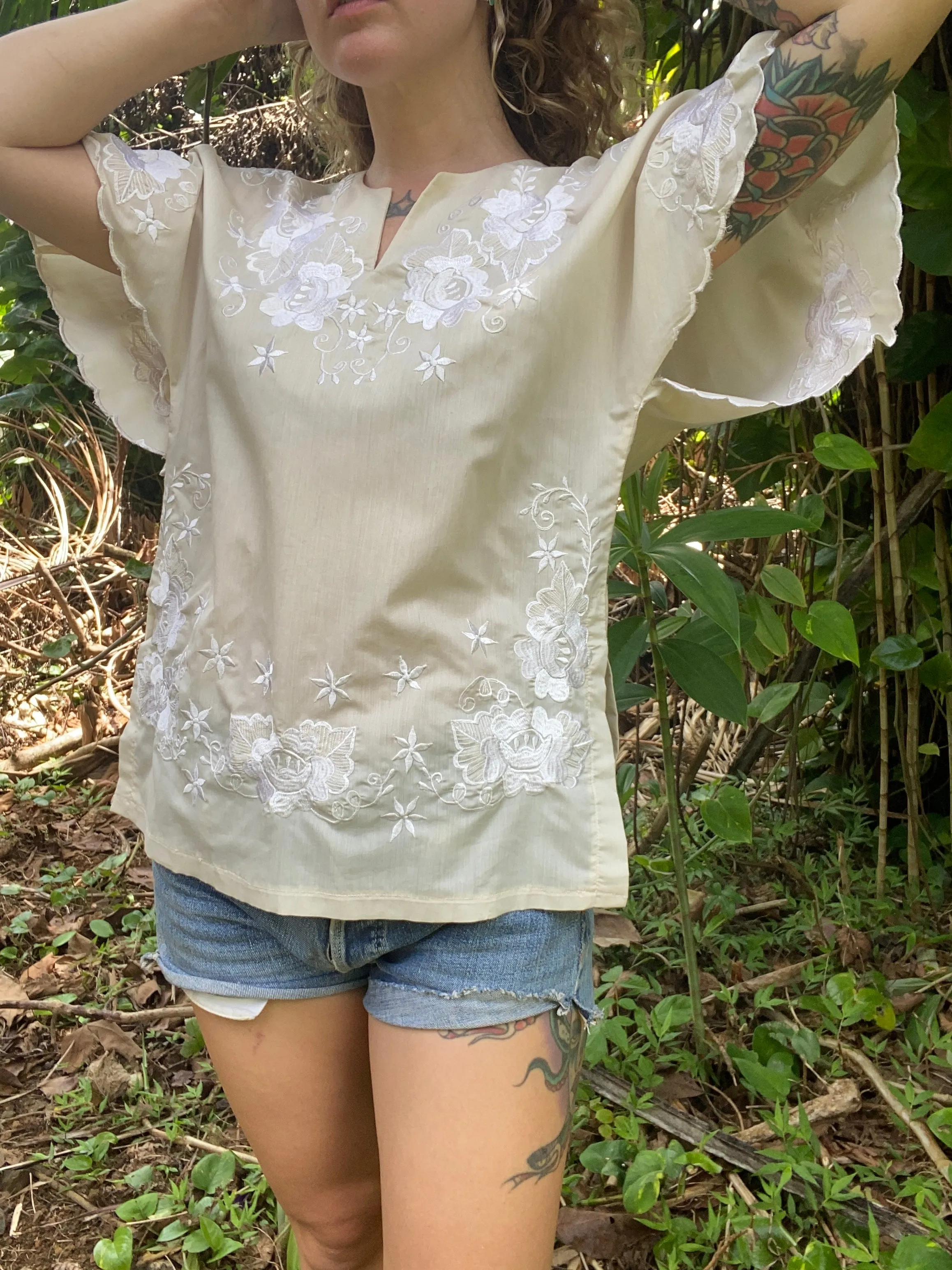 1970s Mexican Floral Embroidered Blouse in Cream