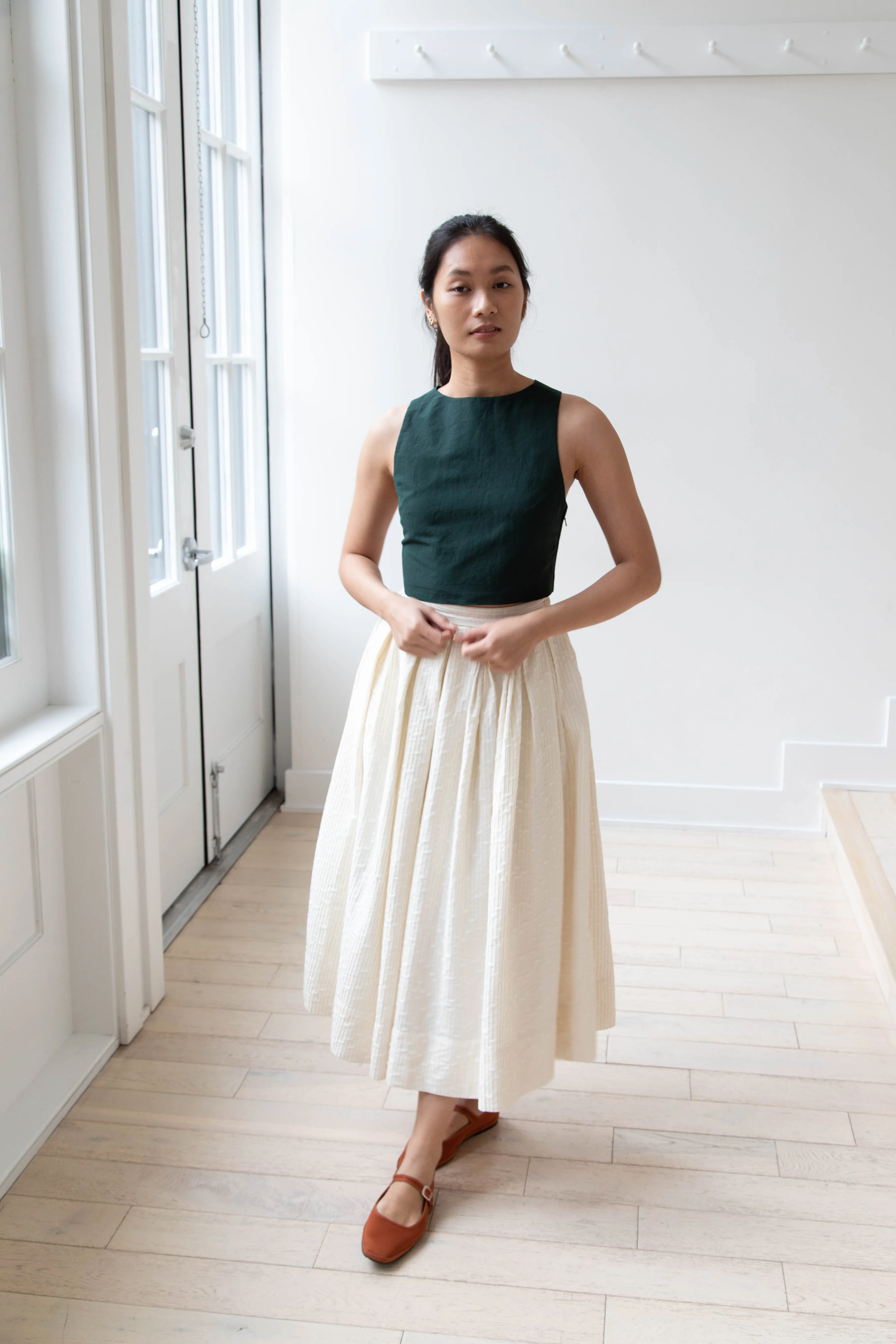 Auralee | Finx Linen Weather Cross Back Tank in Dark Green