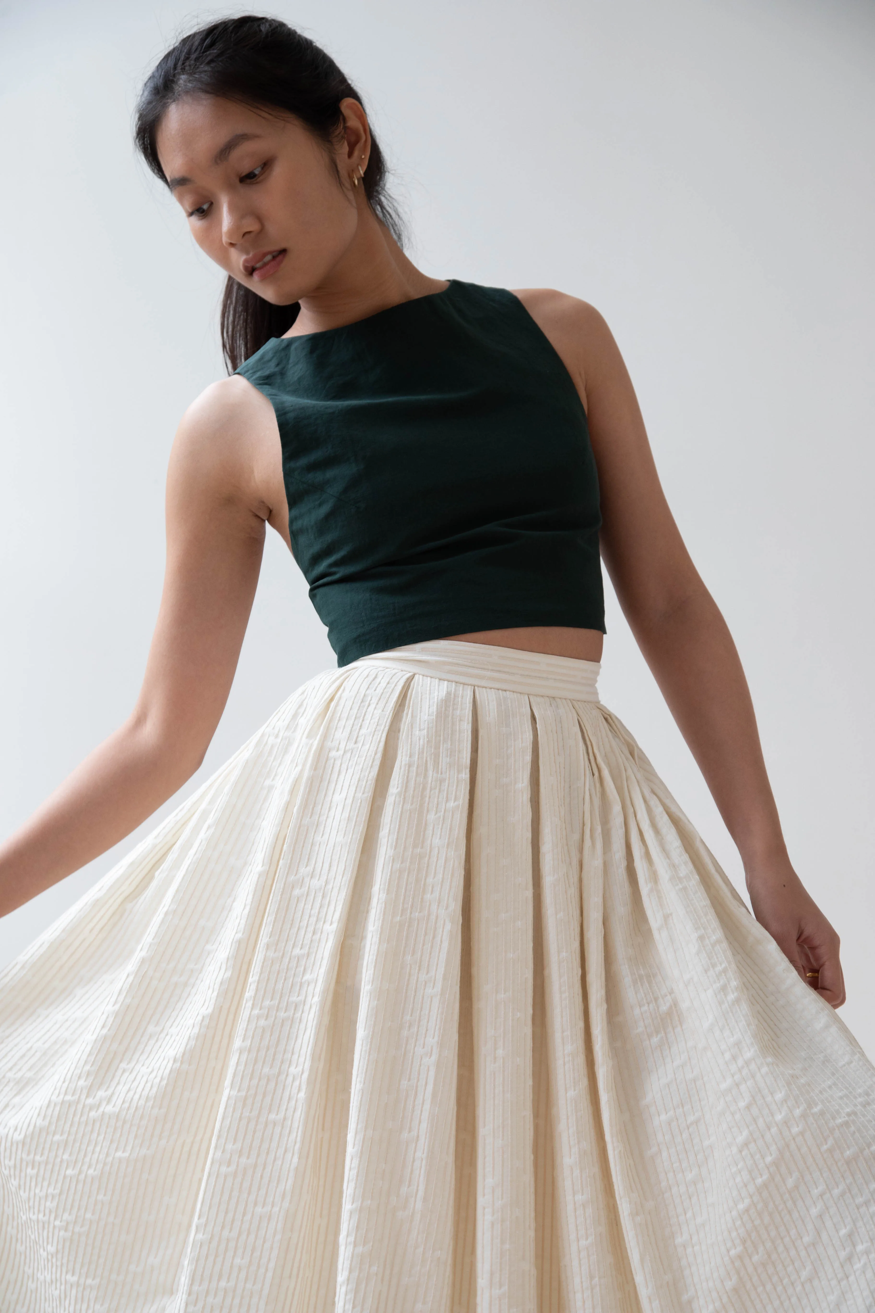 Auralee | Finx Linen Weather Cross Back Tank in Dark Green