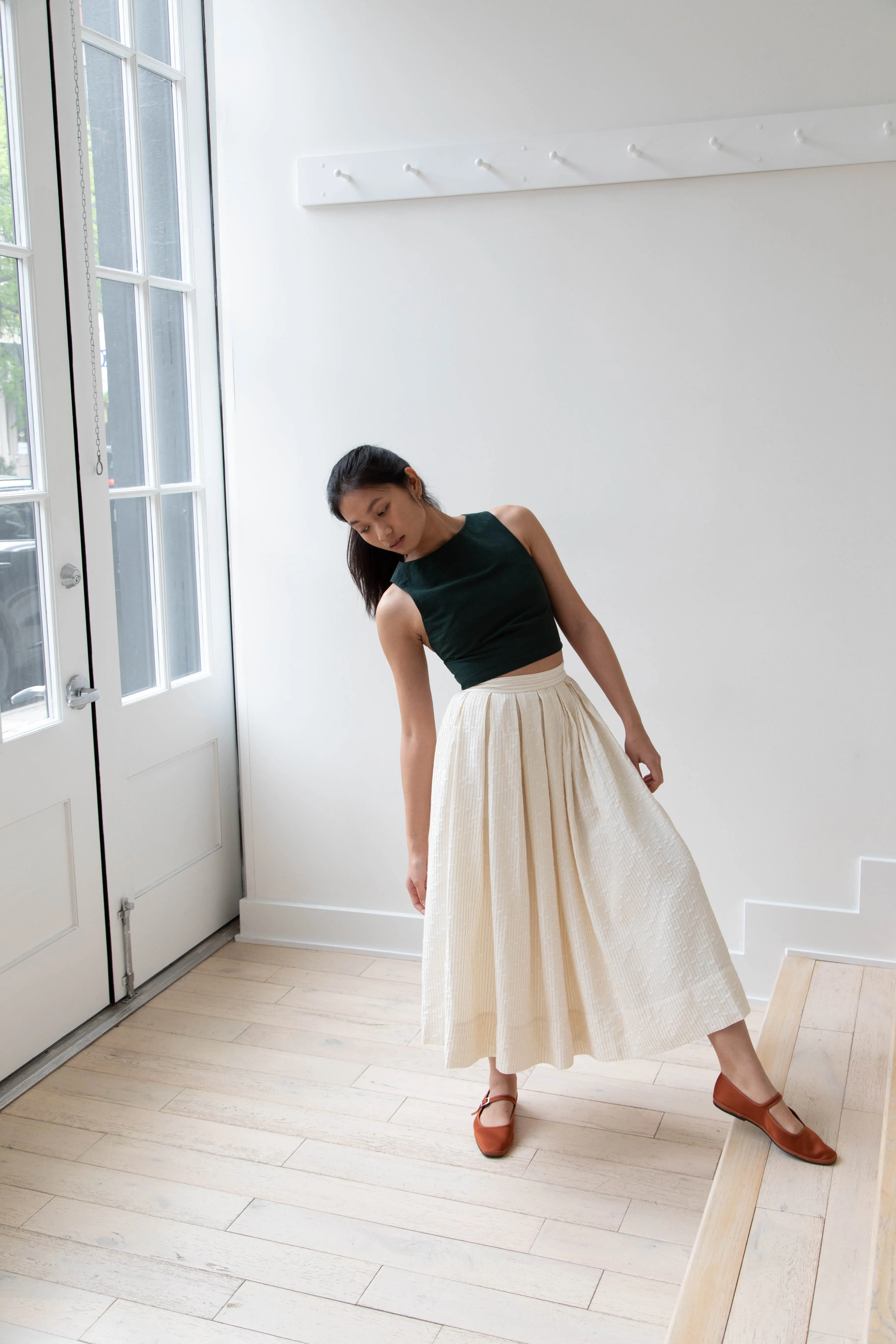 Auralee | Finx Linen Weather Cross Back Tank in Dark Green