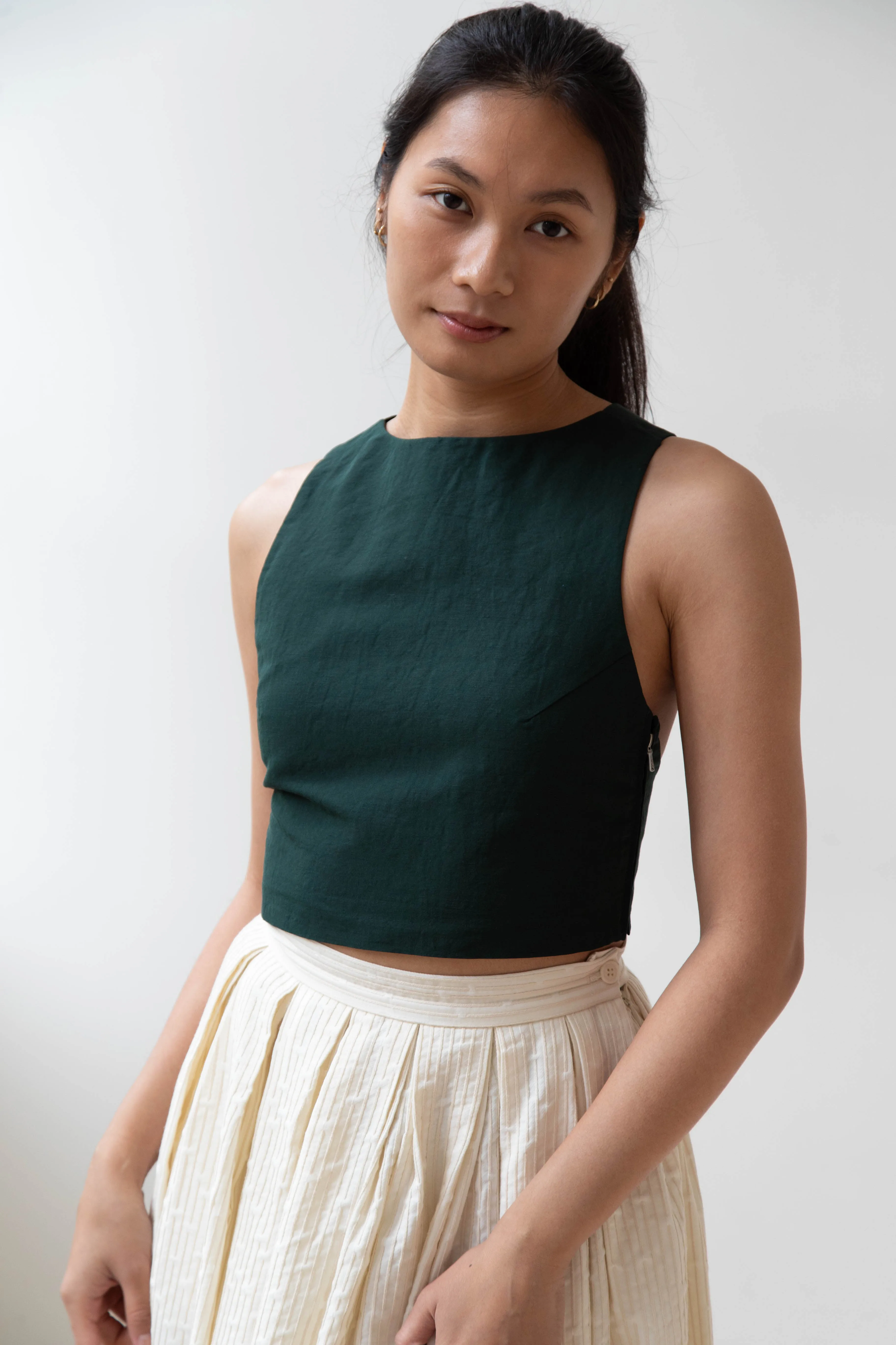 Auralee | Finx Linen Weather Cross Back Tank in Dark Green