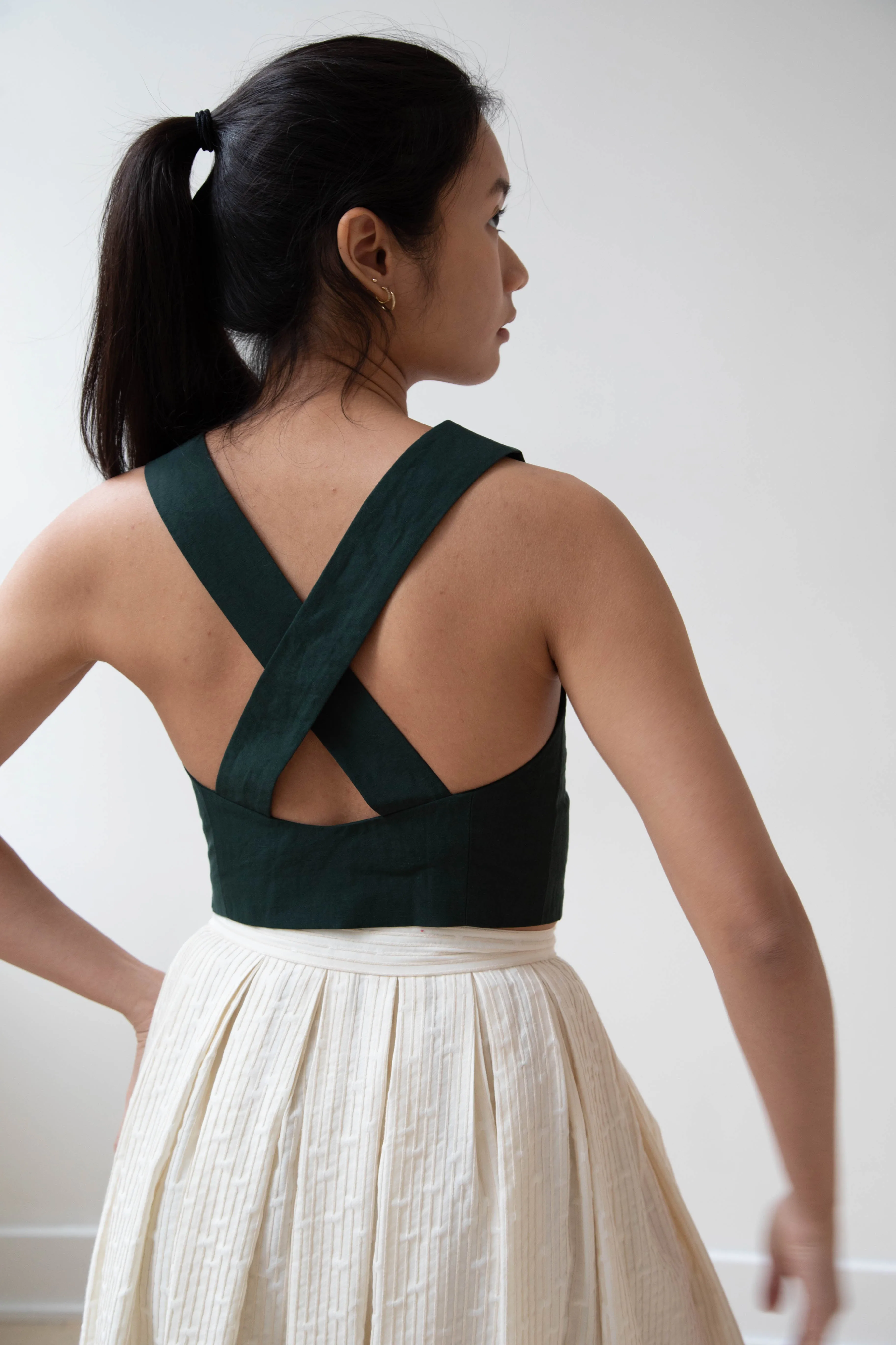 Auralee | Finx Linen Weather Cross Back Tank in Dark Green