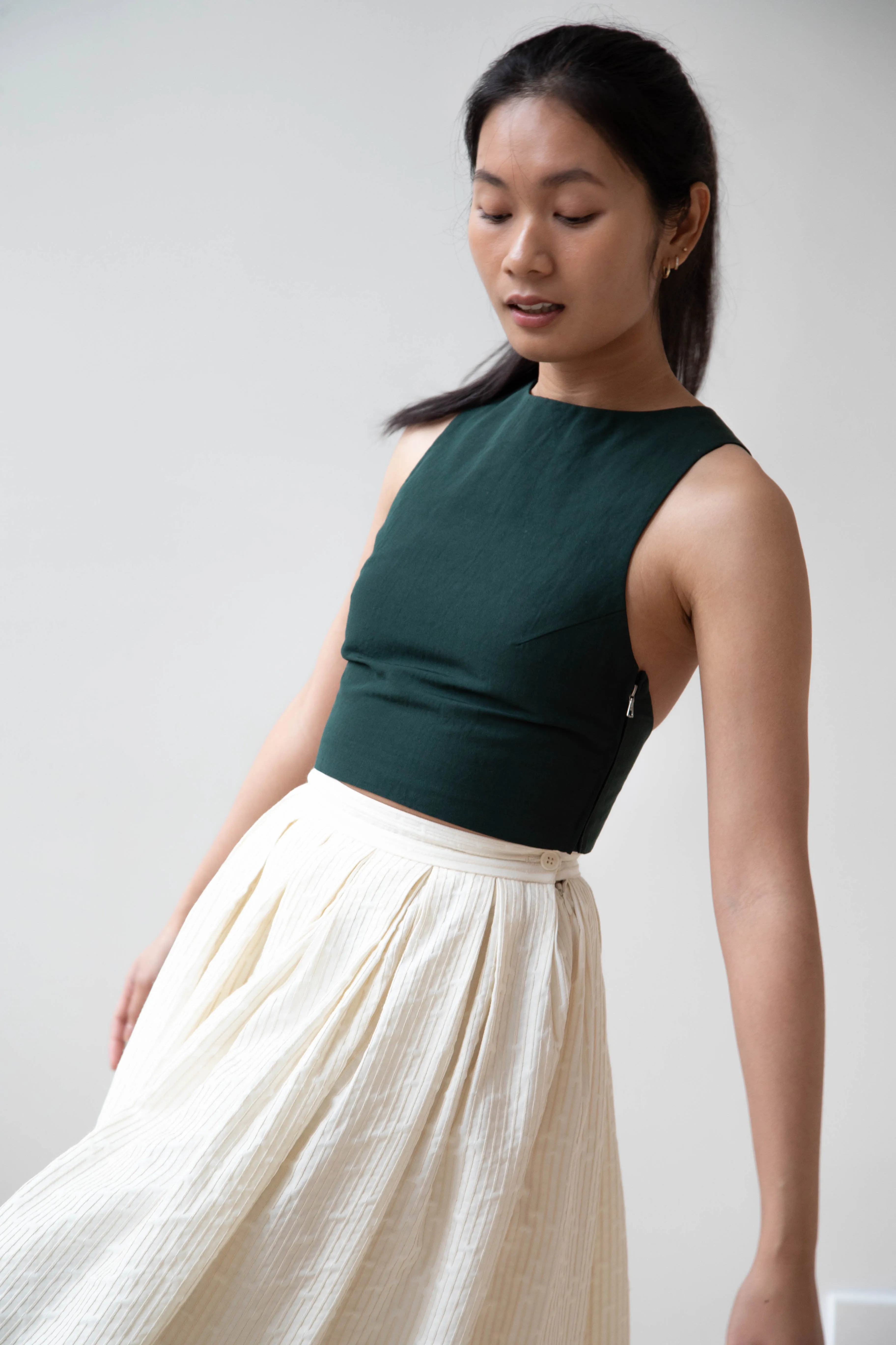 Auralee | Finx Linen Weather Cross Back Tank in Dark Green