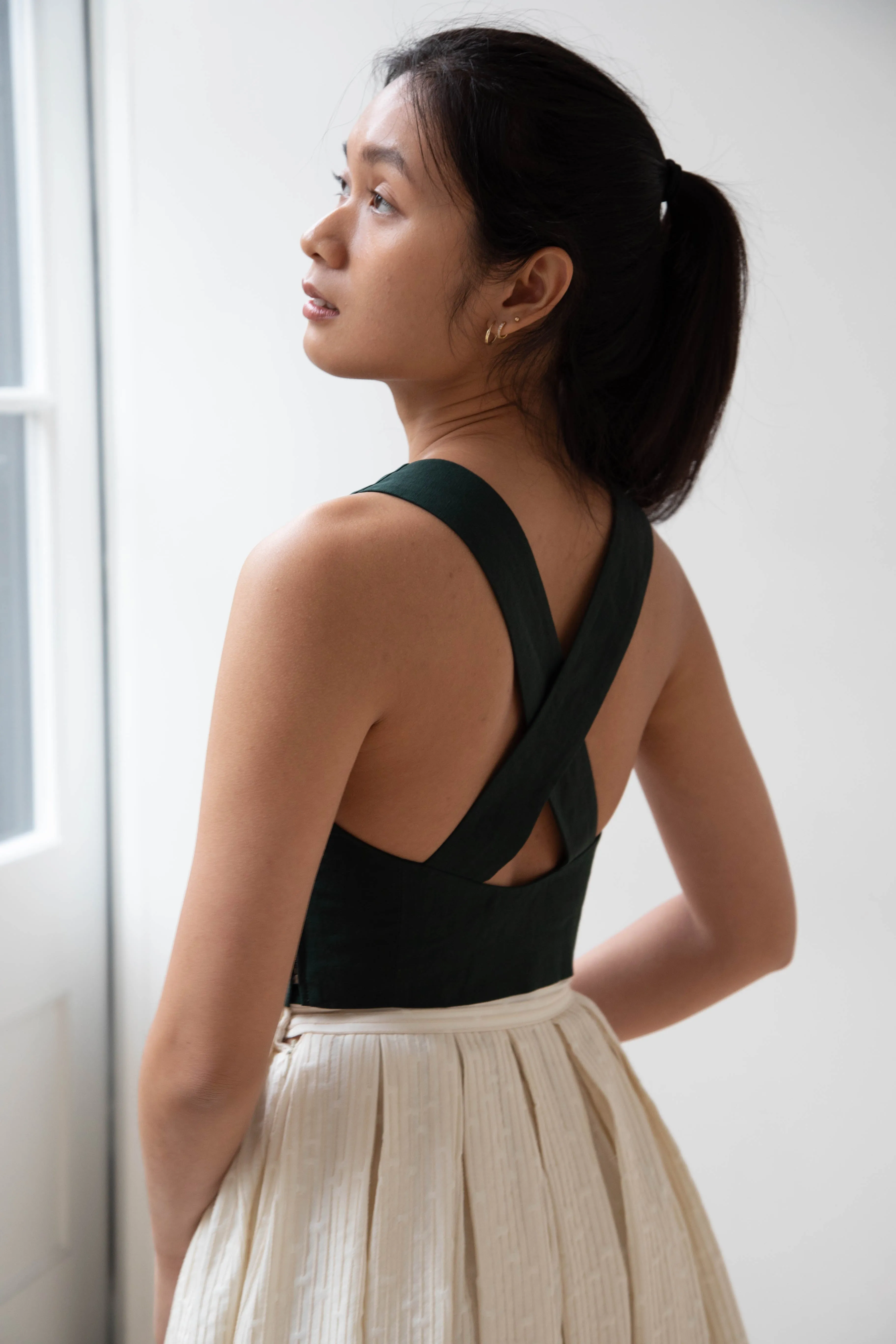 Auralee | Finx Linen Weather Cross Back Tank in Dark Green