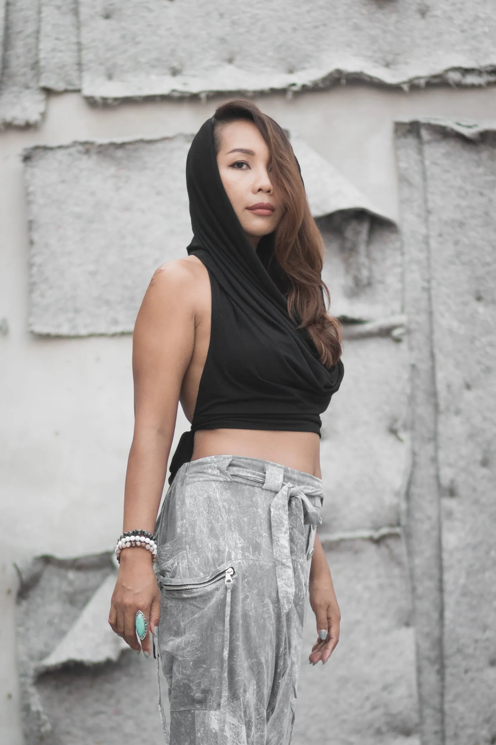 Backless Hood Top Murrala Black