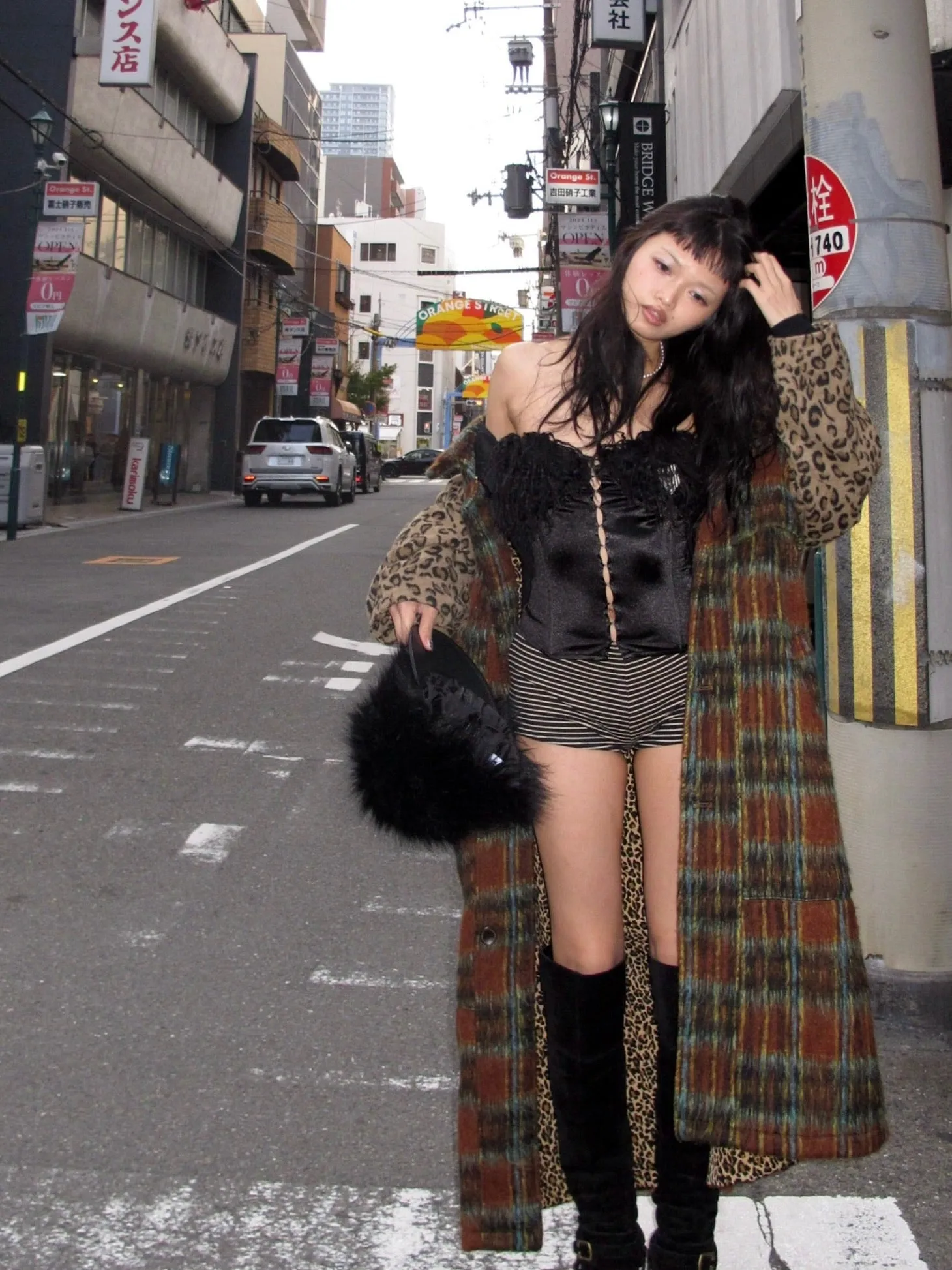 Black fur patched with stretch slim spicy corset