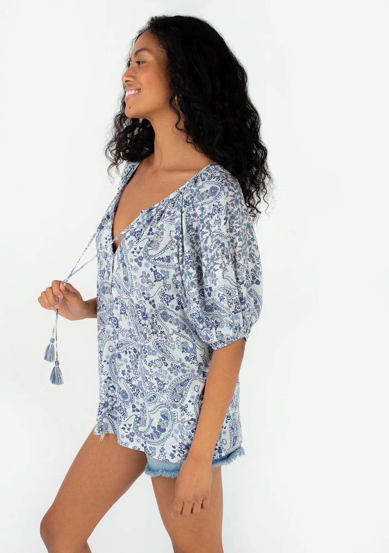 BLUE FLORAL PUFF SLEEVE PEASANT TOP