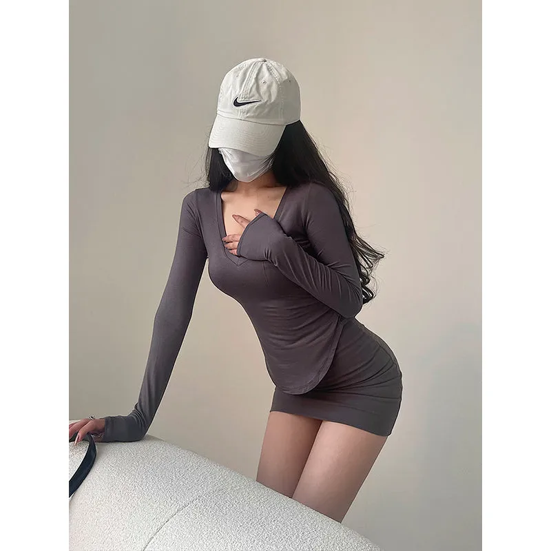Daisy Solid Color Curved Hem Long-sleeved Slim Top