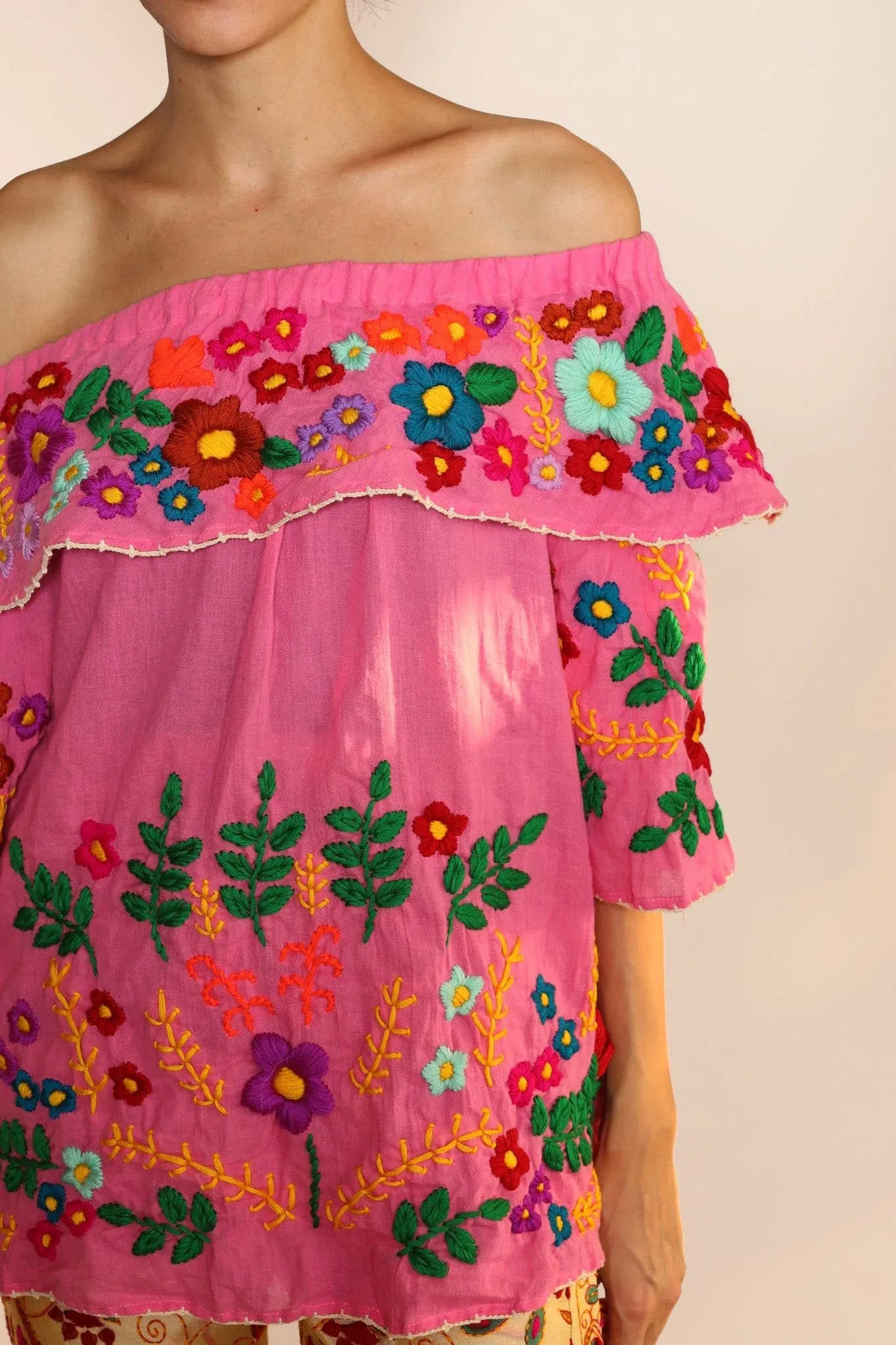 EMBROIDERED TOP SARAH