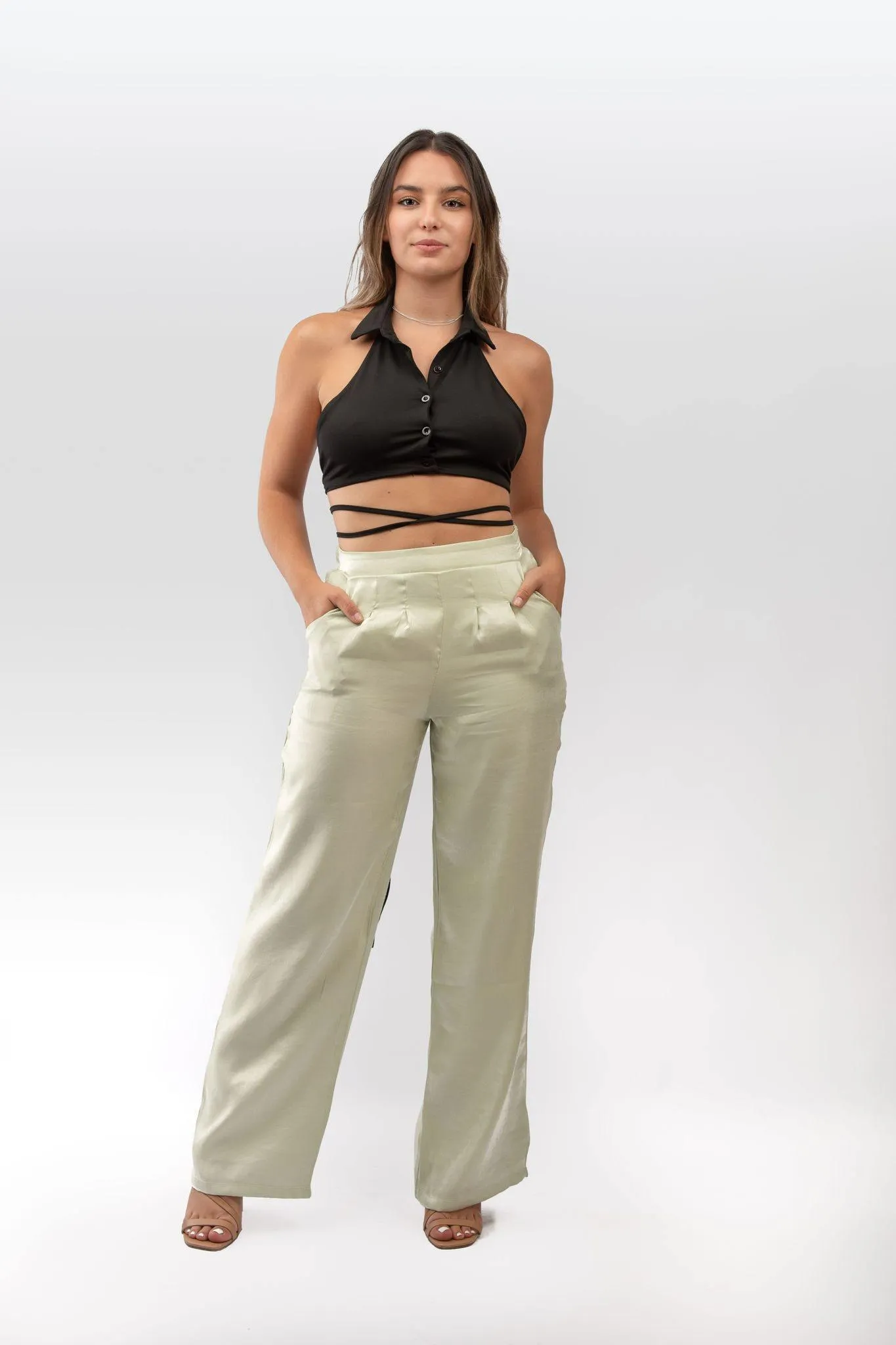 Halter Neck Tie Round Crop Top in Black