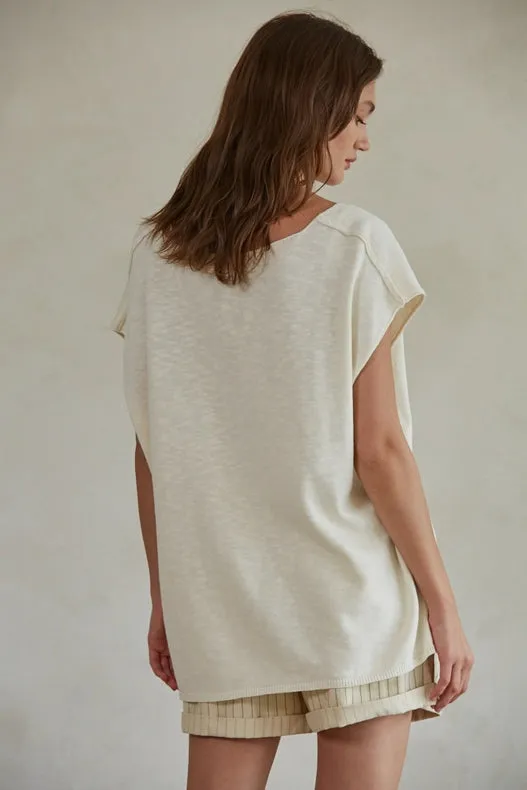 Knit Sweater V-Neck Sleeveless Top with Side Slits Cream