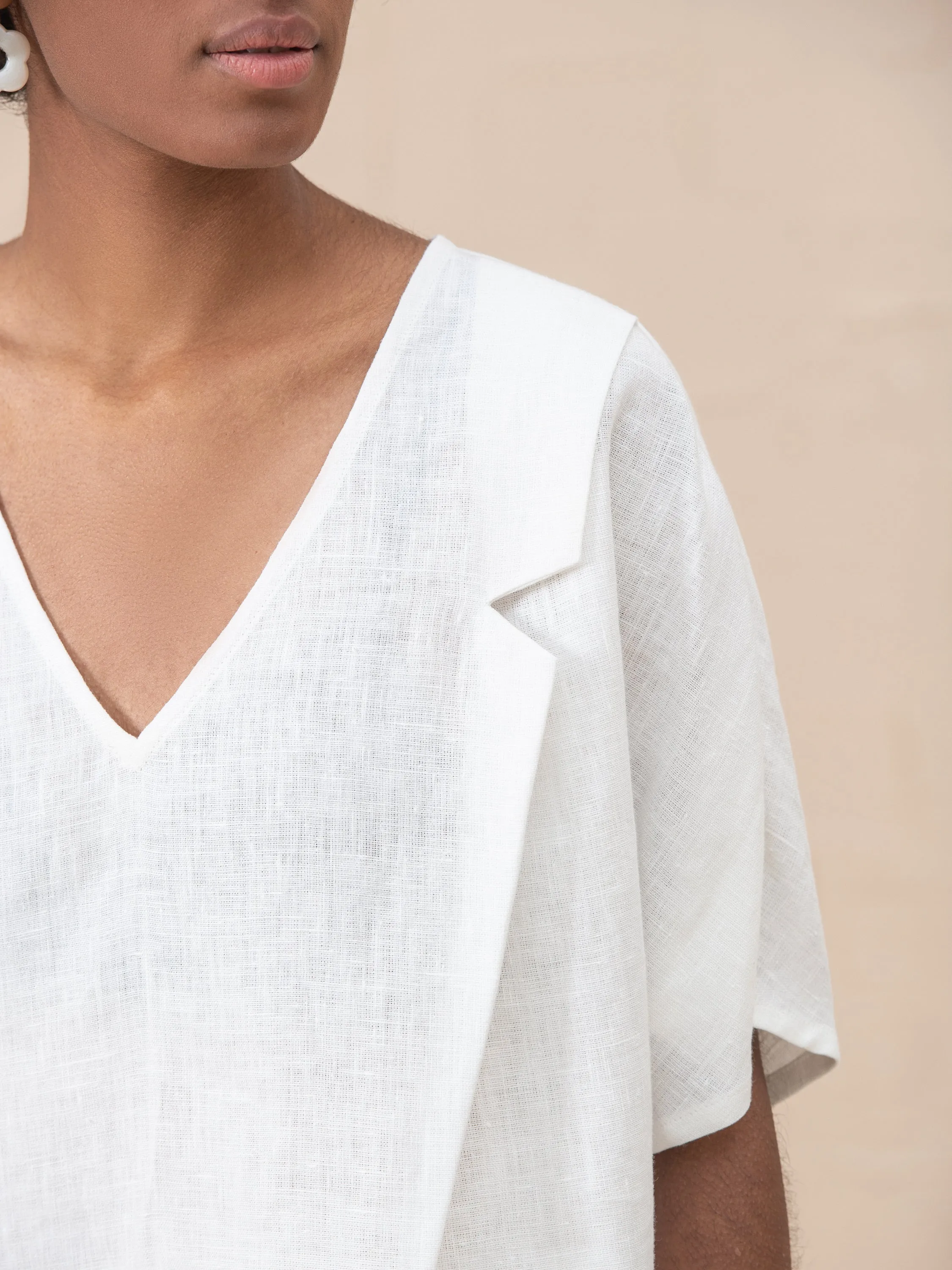 Linn V-neck Tee in Midweight Linen