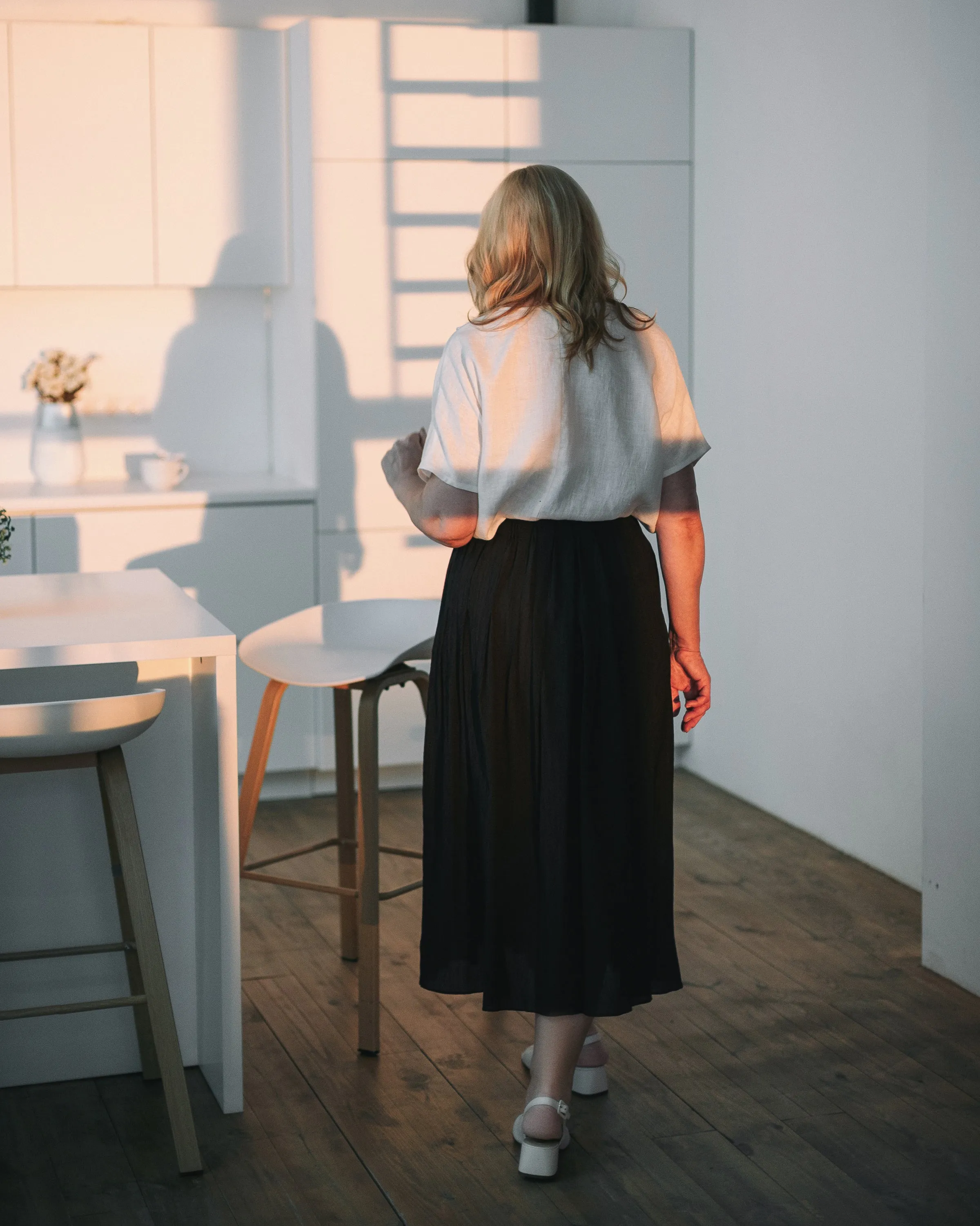 Linn V-neck Tee in Midweight Linen