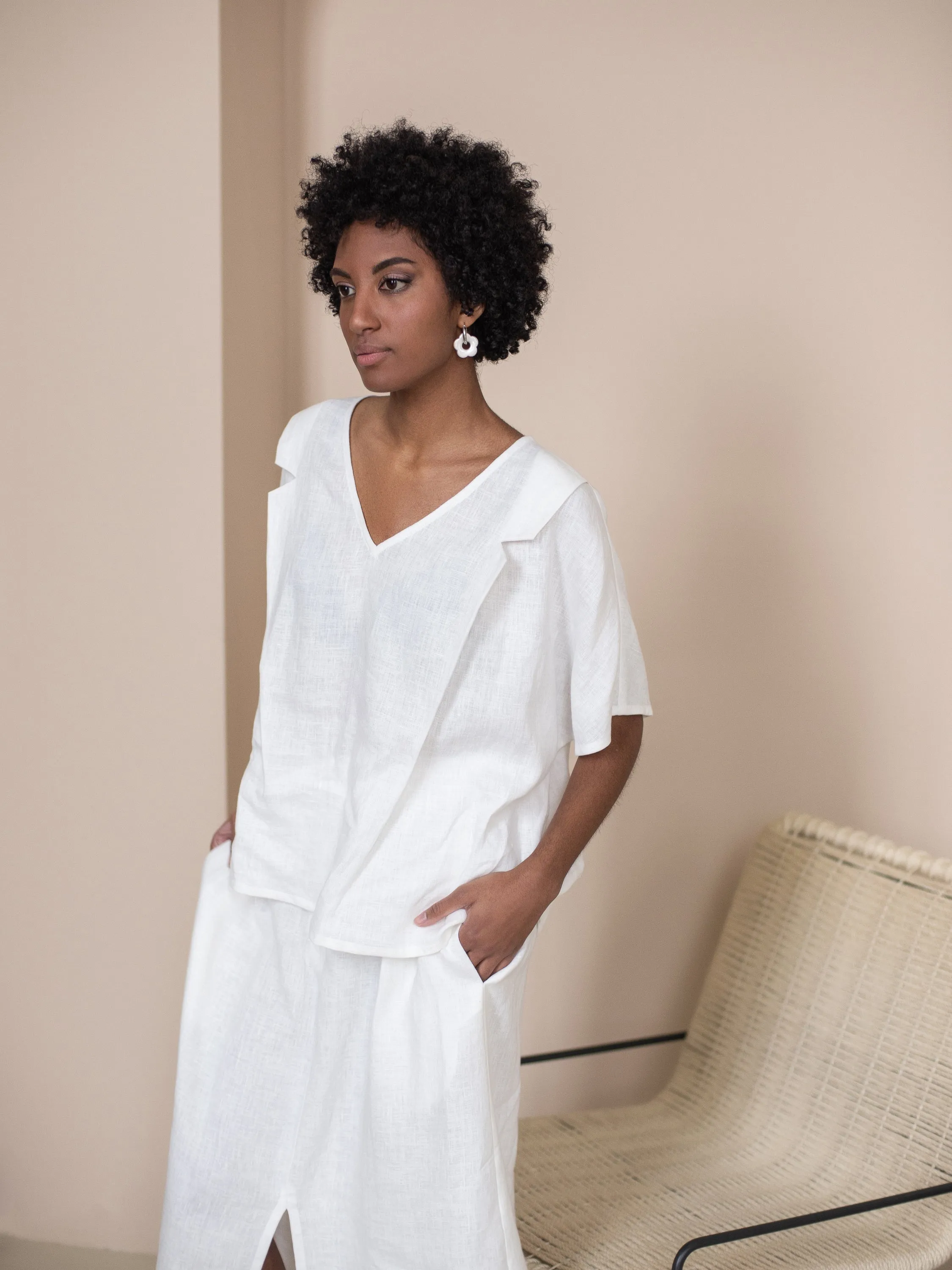 Linn V-neck Tee in Midweight Linen