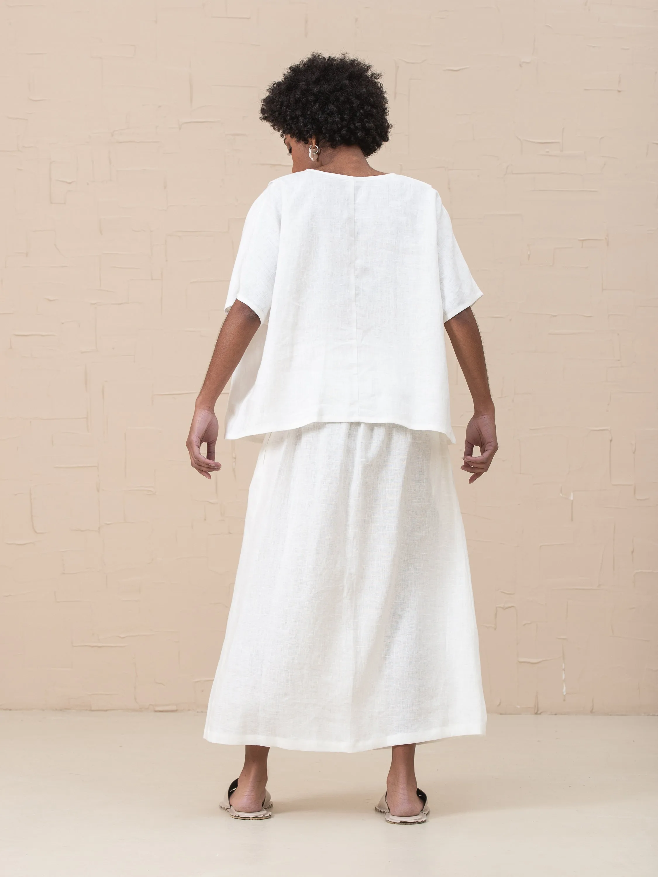 Linn V-neck Tee in Midweight Linen
