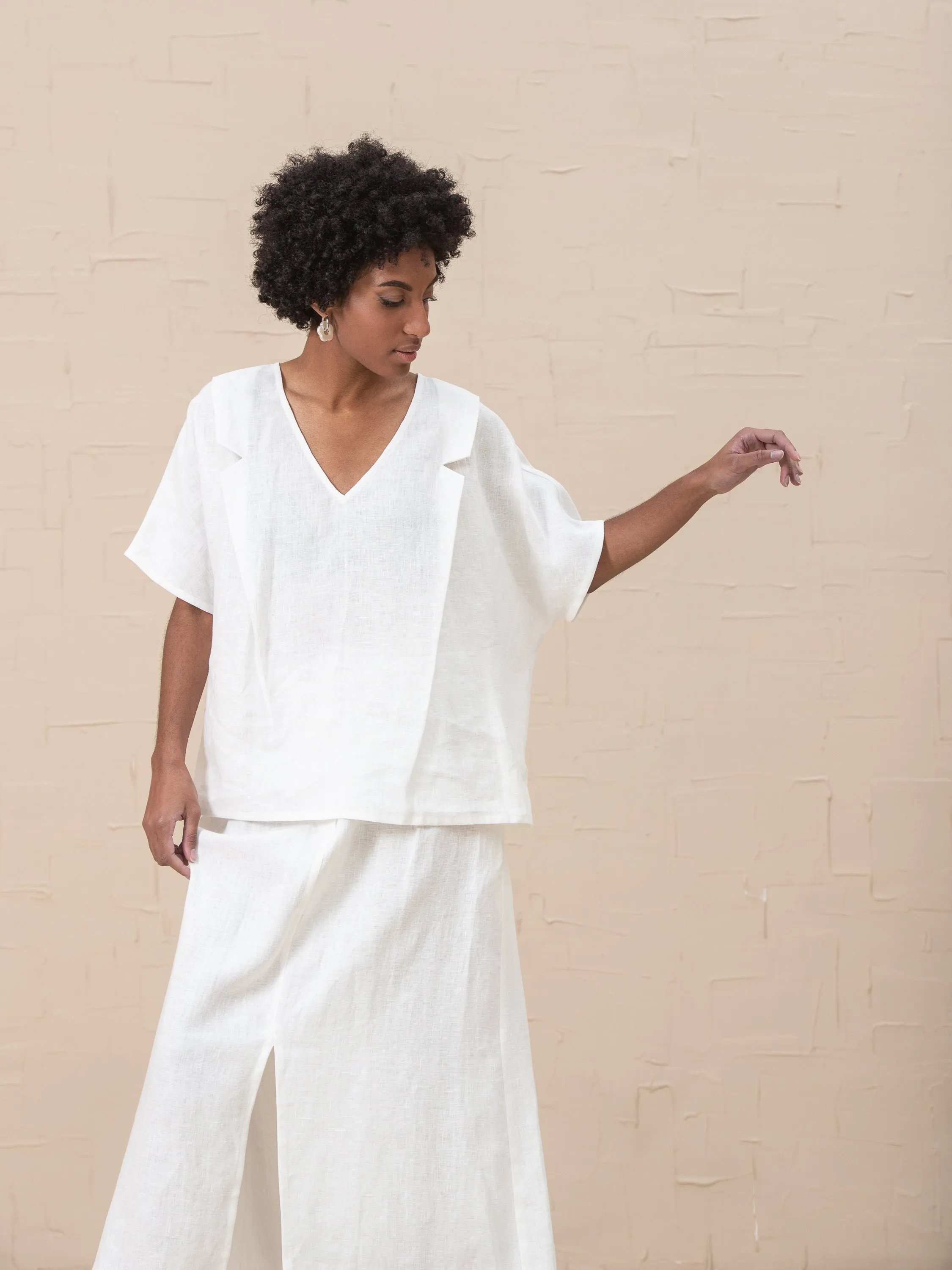 Linn V-neck Tee in Midweight Linen
