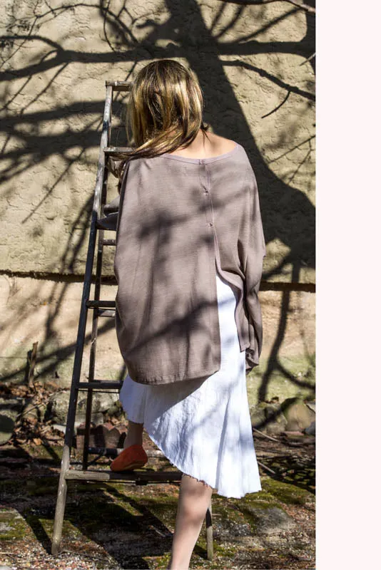 Medium Brown Looseness Top
