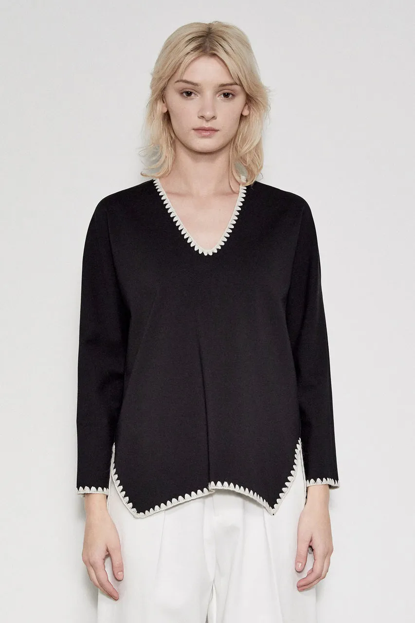 MEIMEIJ - V NECK HI LOW TOP WITH EMBROIDERED CONTRAST STITCH DETAIL