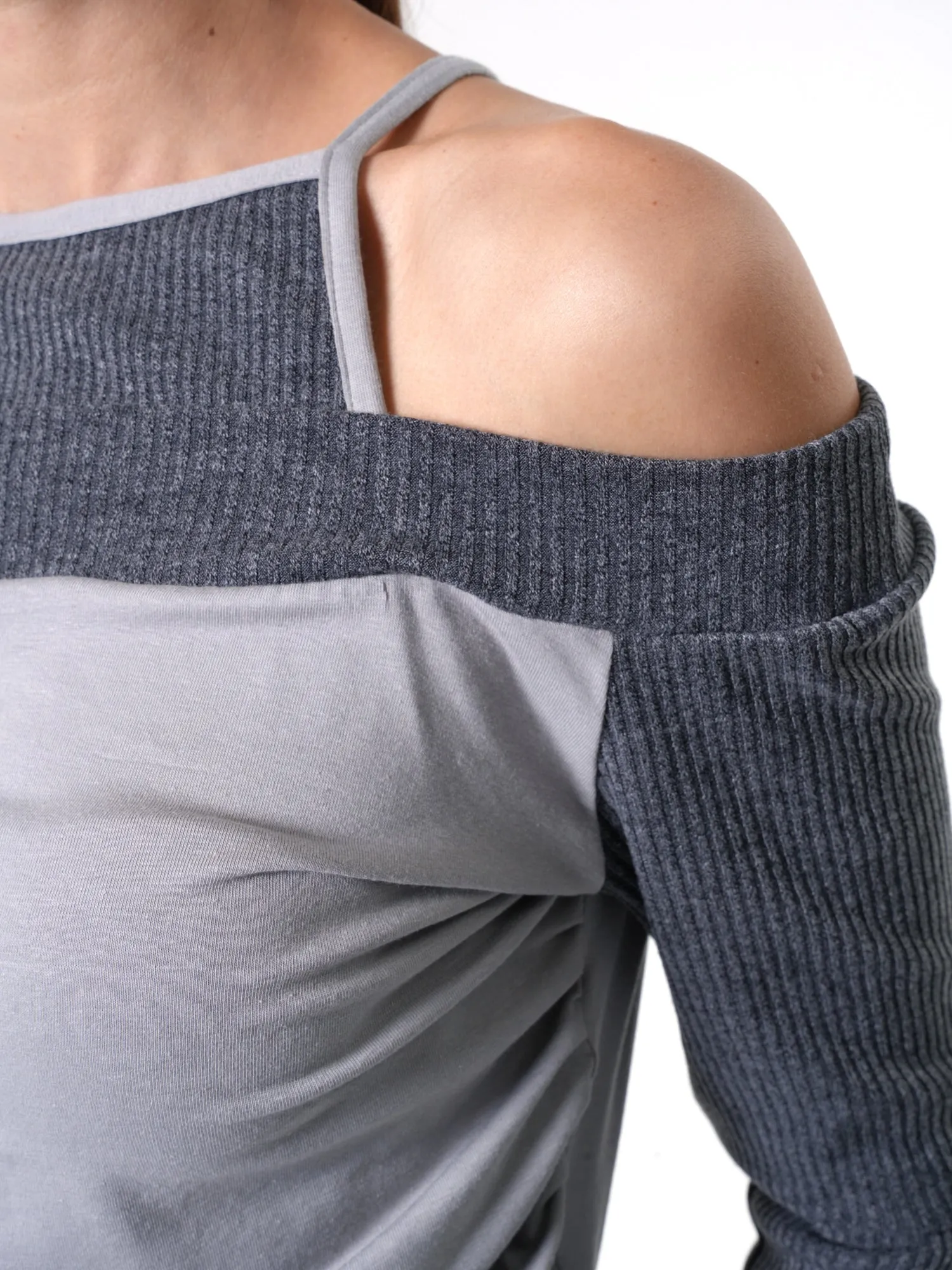 Open Shoulders Long Sleeve Top in Gray