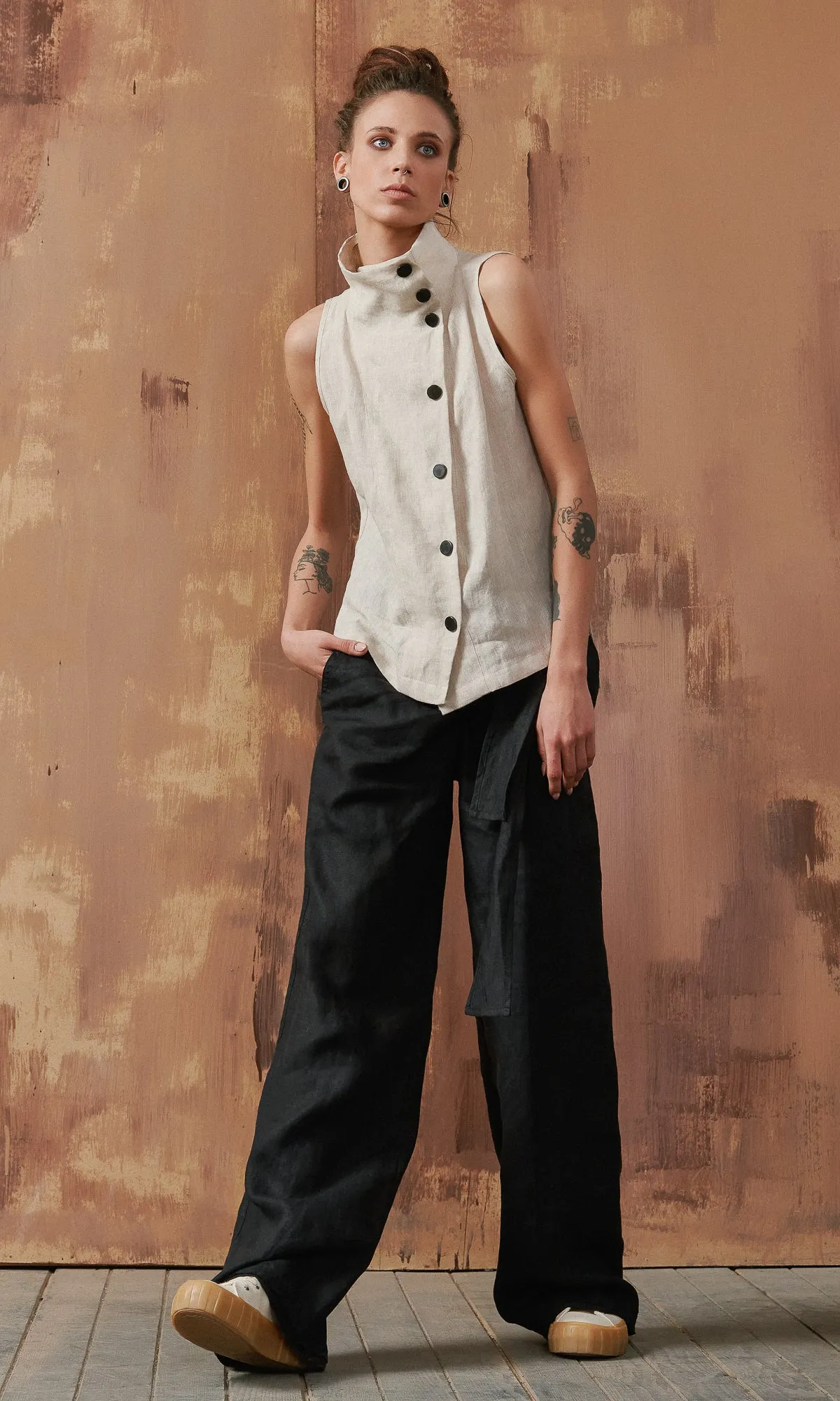 Sleeveless Buttoned Linen Top