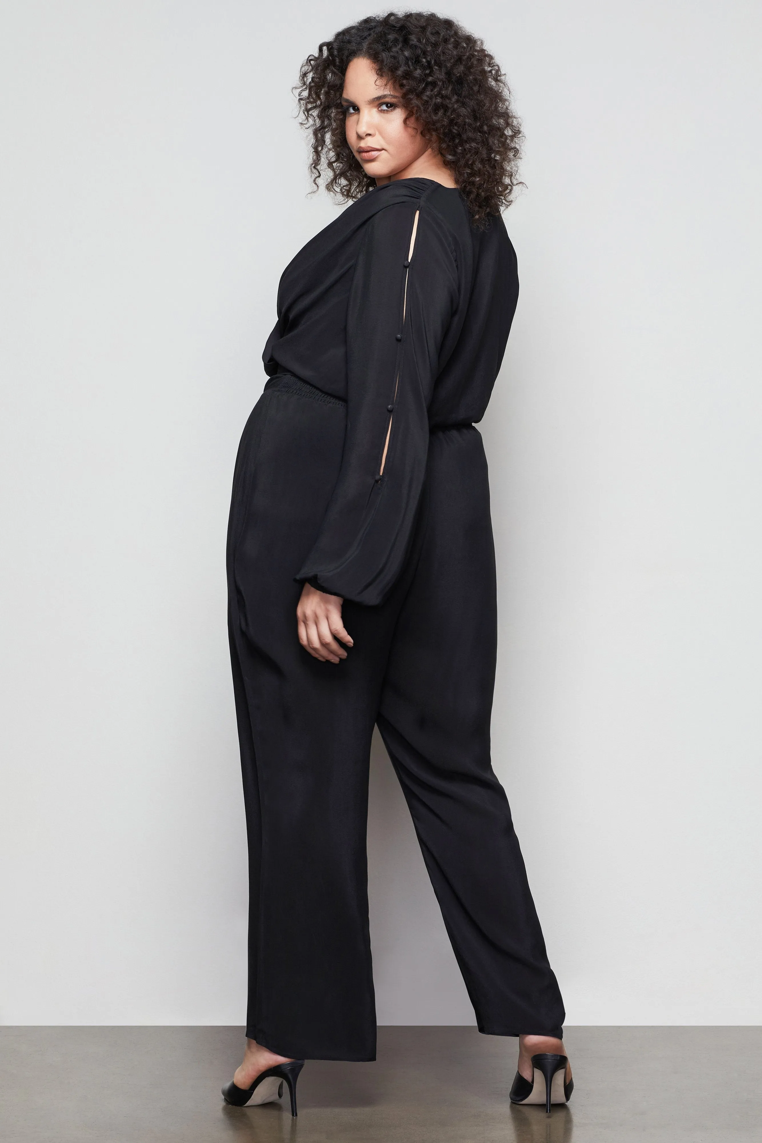 SMOCKED WAIST WRAP TOP | BLACK001