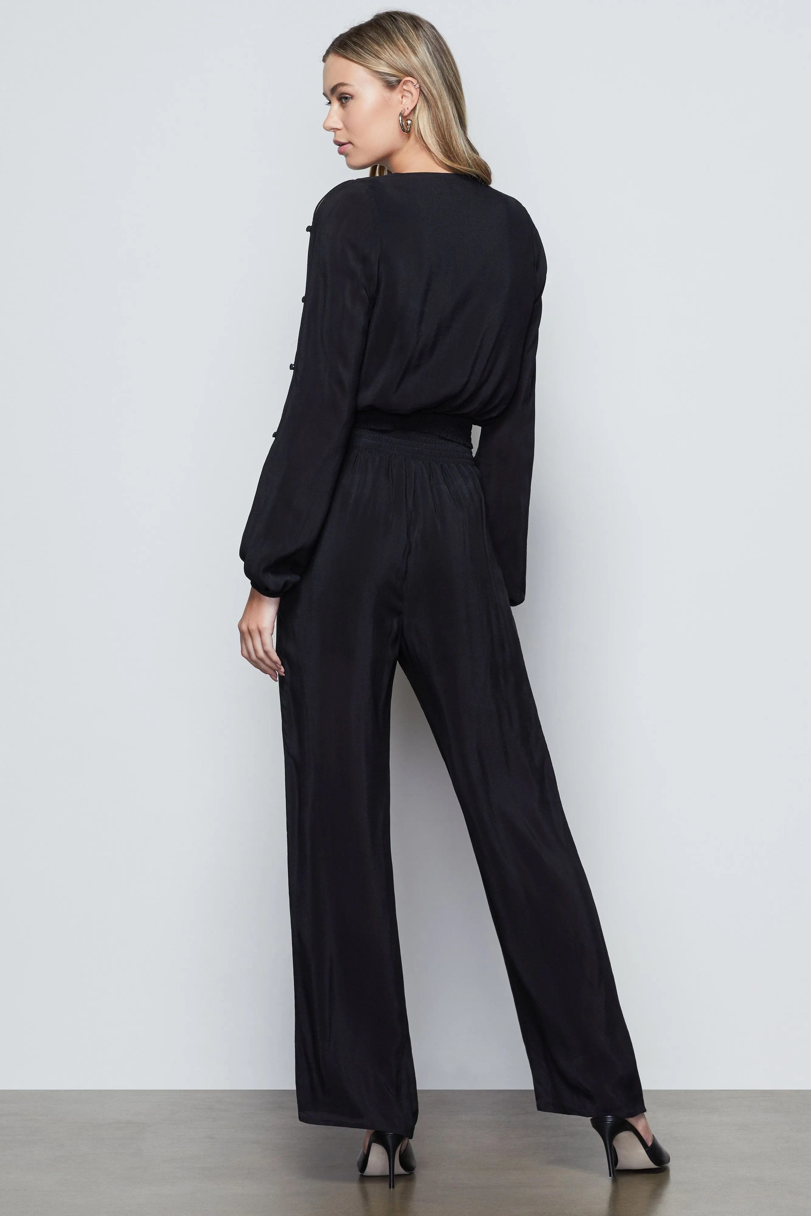 SMOCKED WAIST WRAP TOP | BLACK001