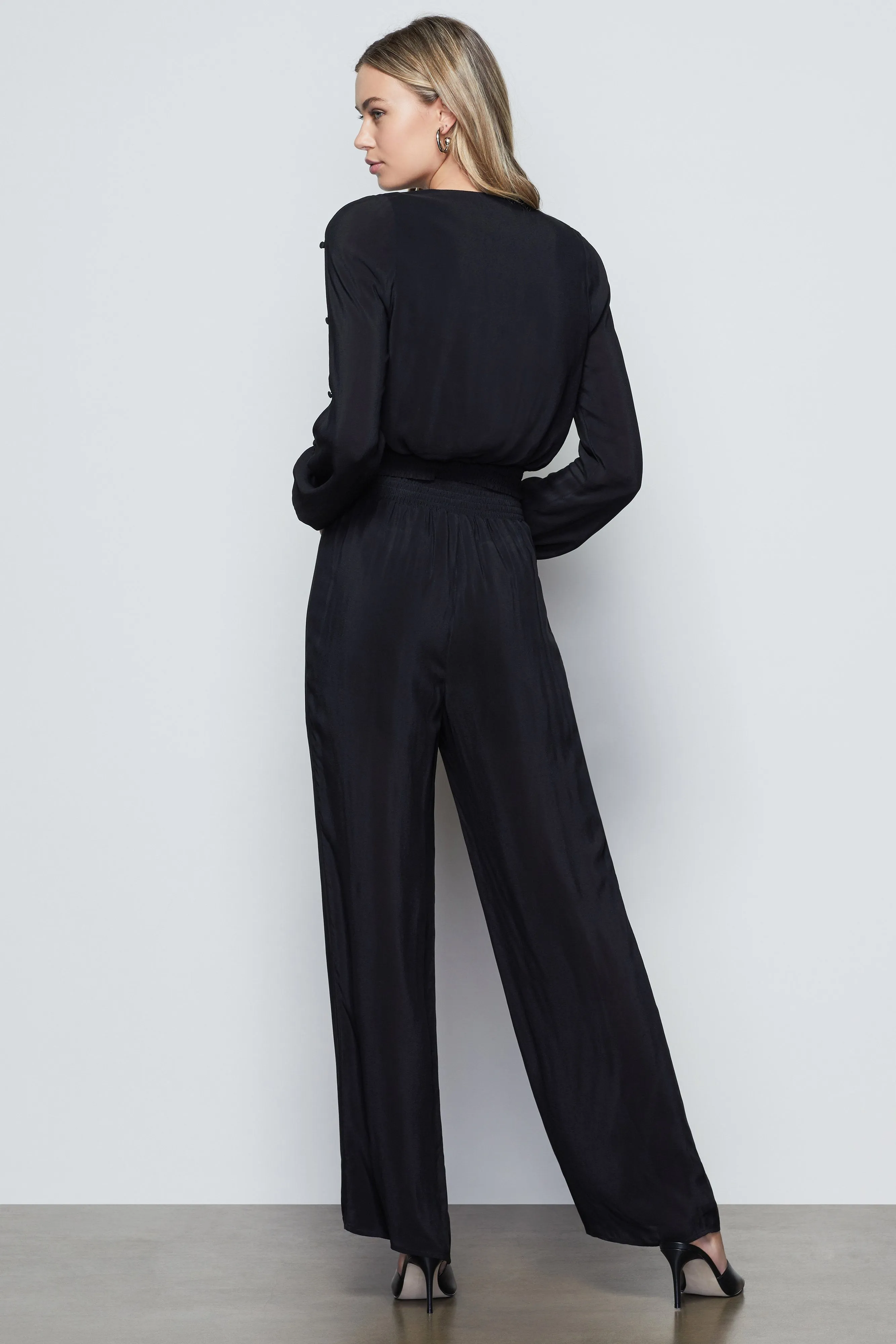 SMOCKED WAIST WRAP TOP | BLACK001