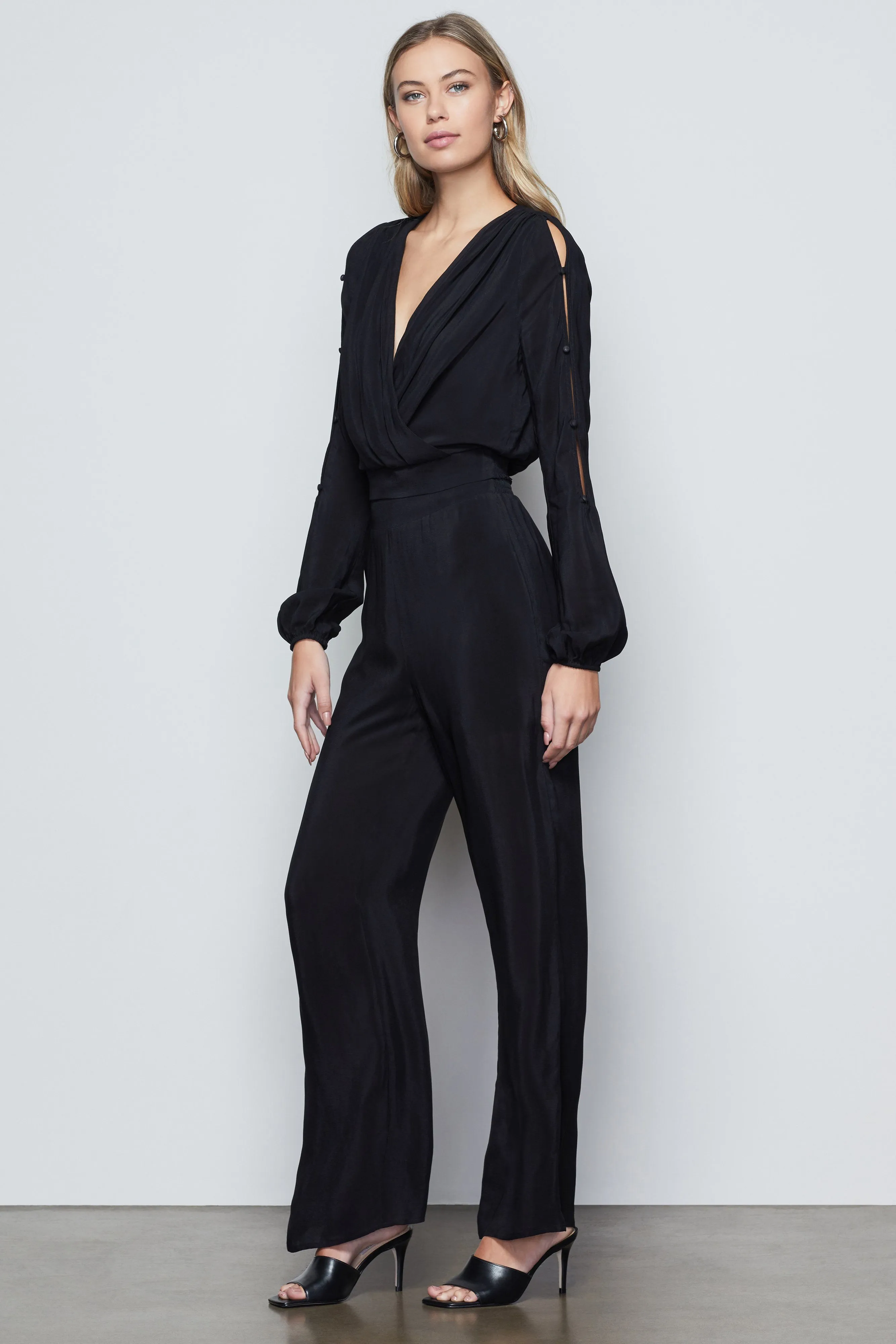SMOCKED WAIST WRAP TOP | BLACK001