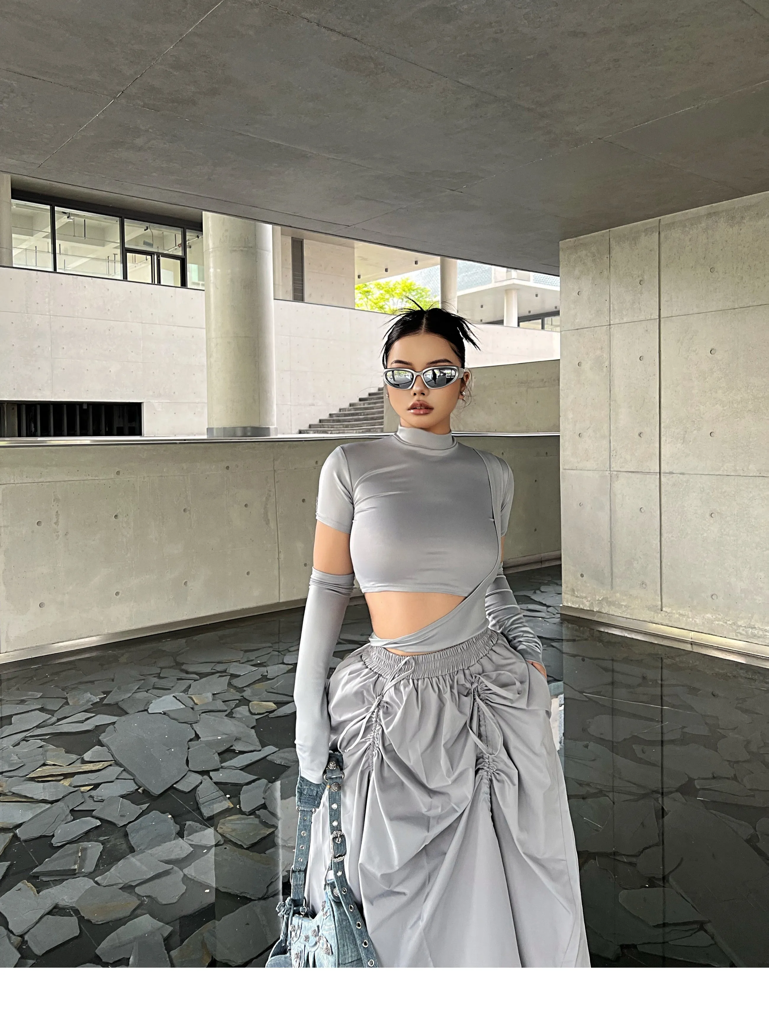SYNEZ Solid Color Metallic Gloved Cut Out Slim Cropped Top