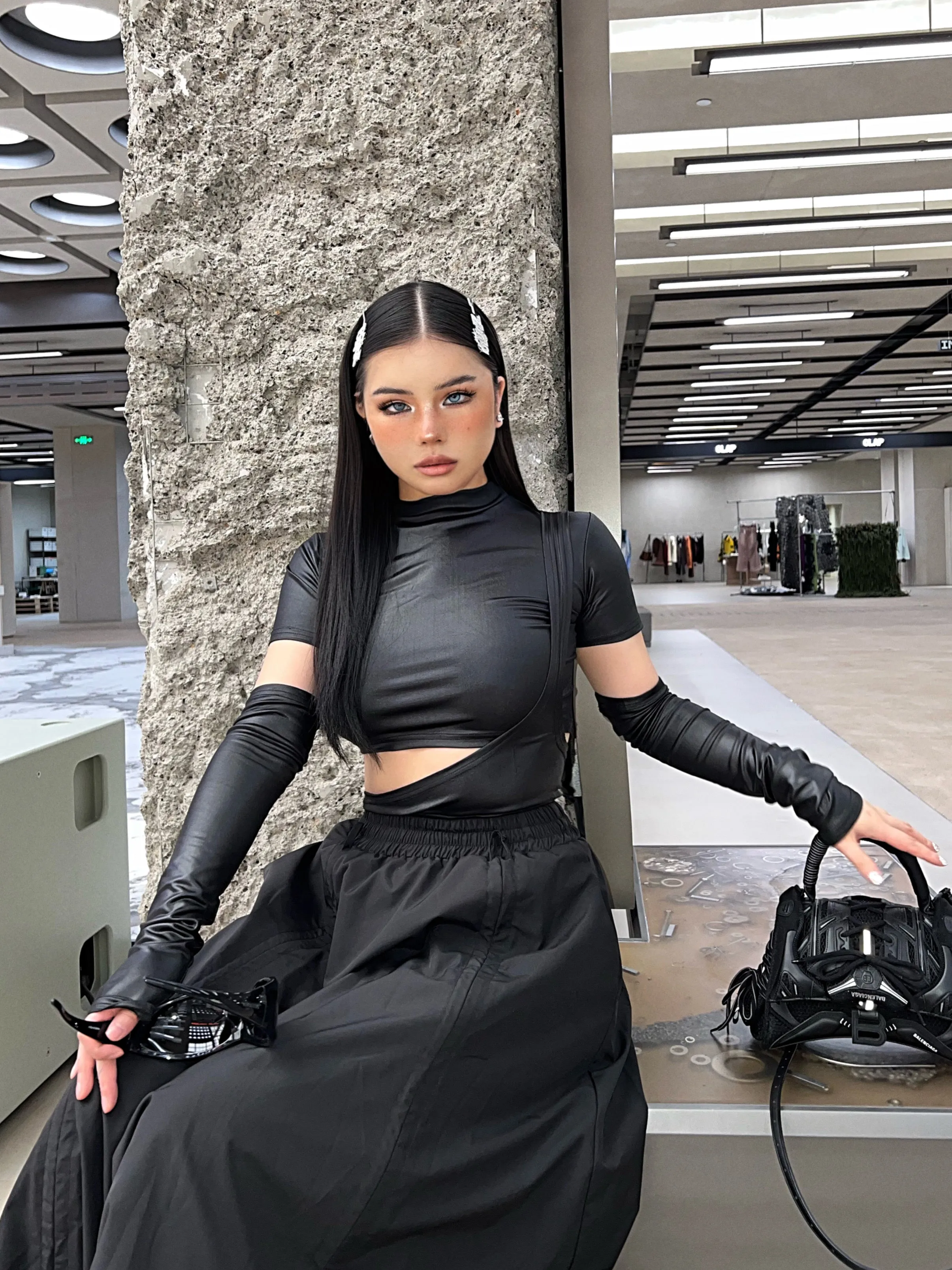 SYNEZ Solid Color Metallic Gloved Cut Out Slim Cropped Top