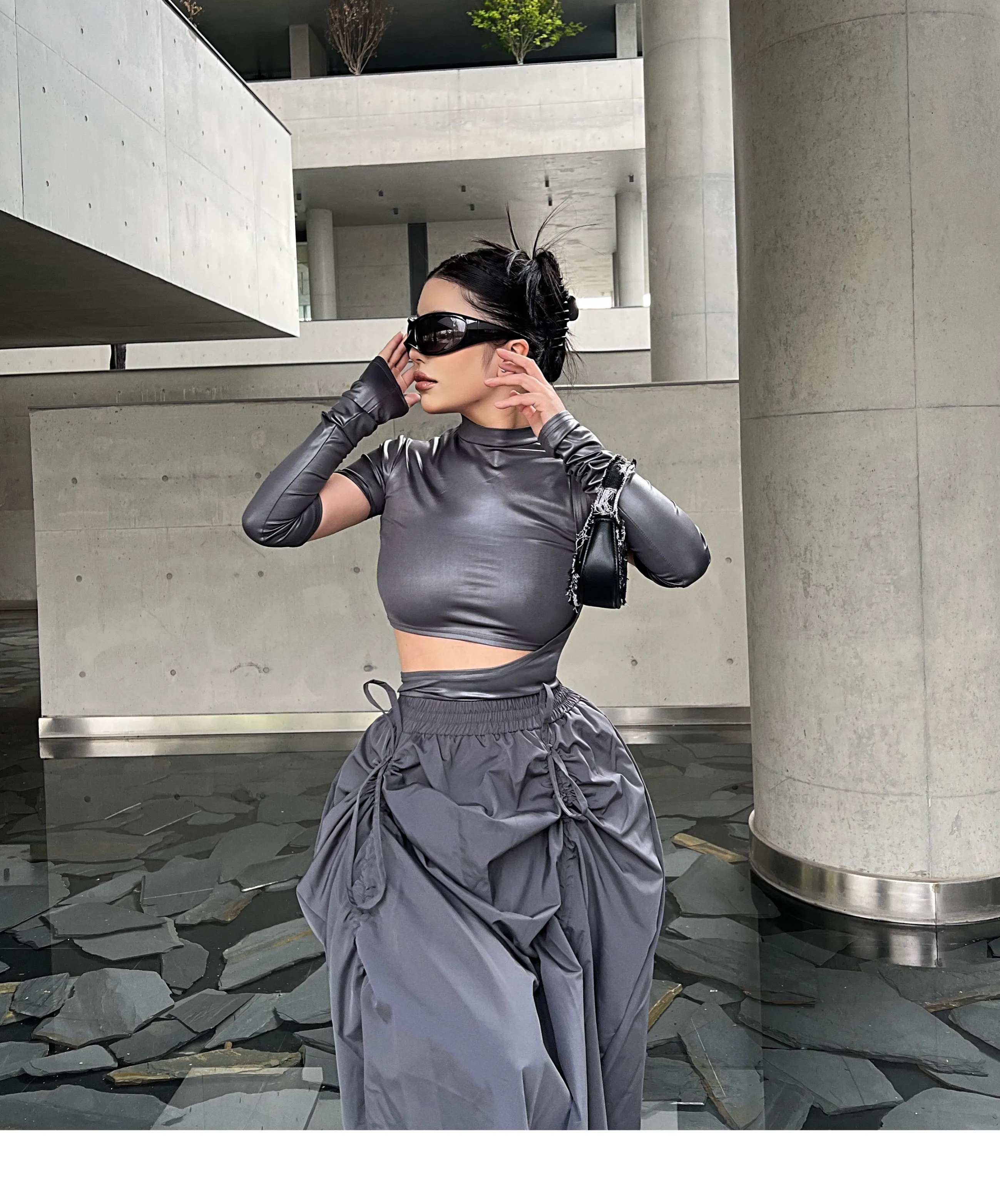SYNEZ Solid Color Metallic Gloved Cut Out Slim Cropped Top