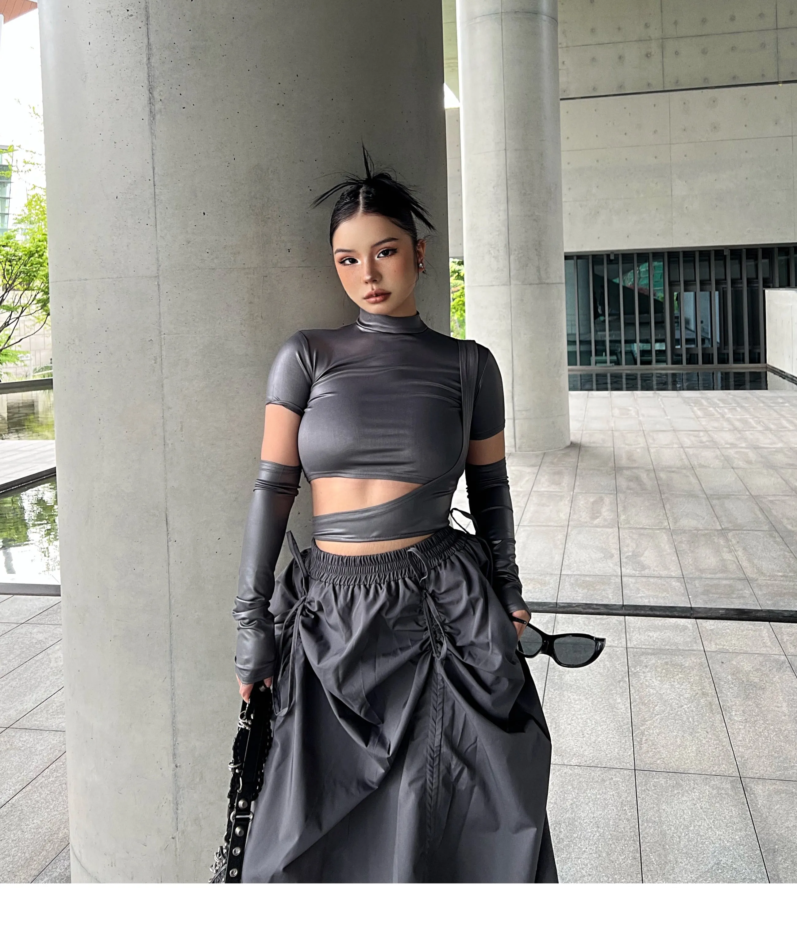 SYNEZ Solid Color Metallic Gloved Cut Out Slim Cropped Top