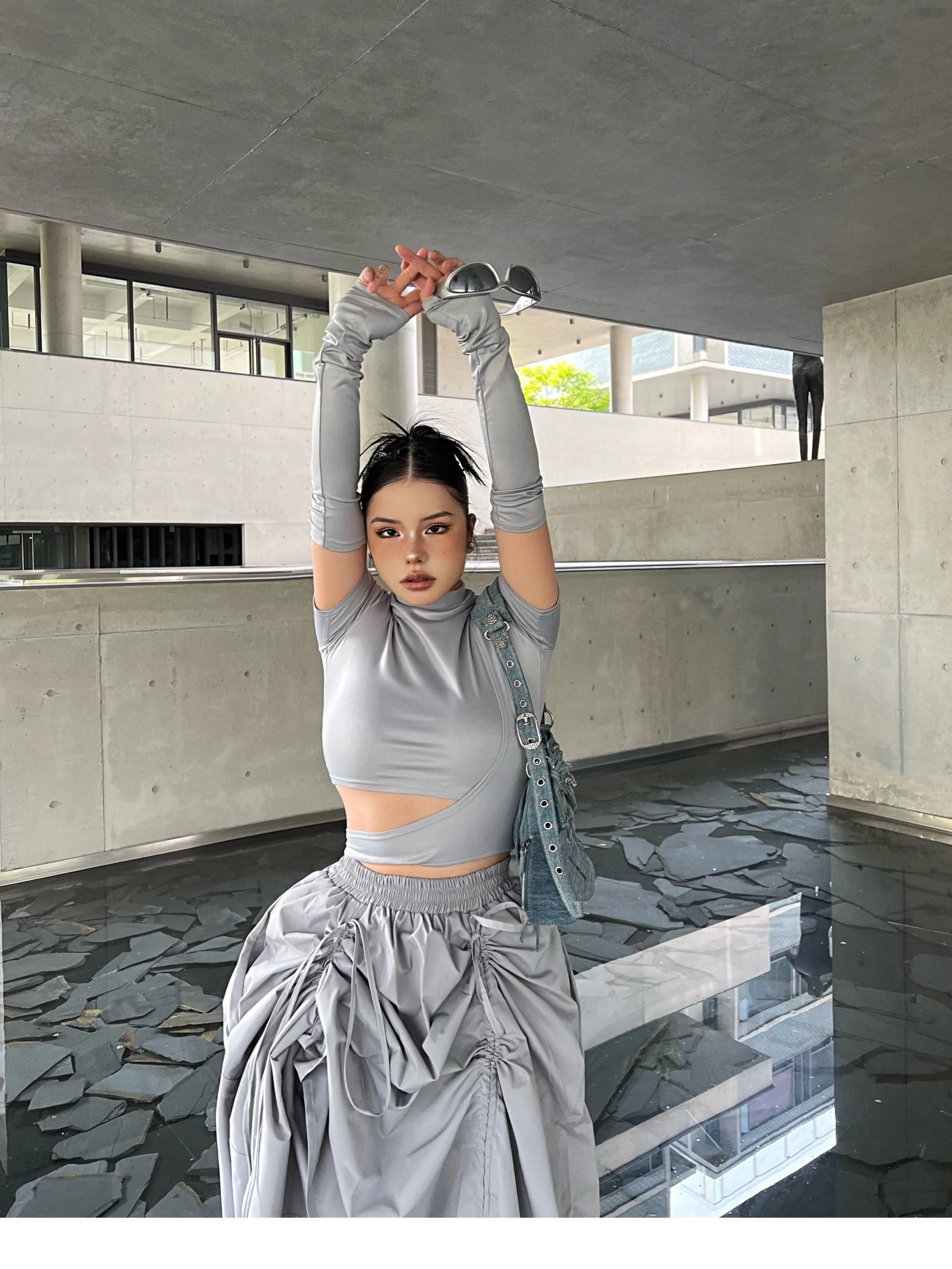 SYNEZ Solid Color Metallic Gloved Cut Out Slim Cropped Top