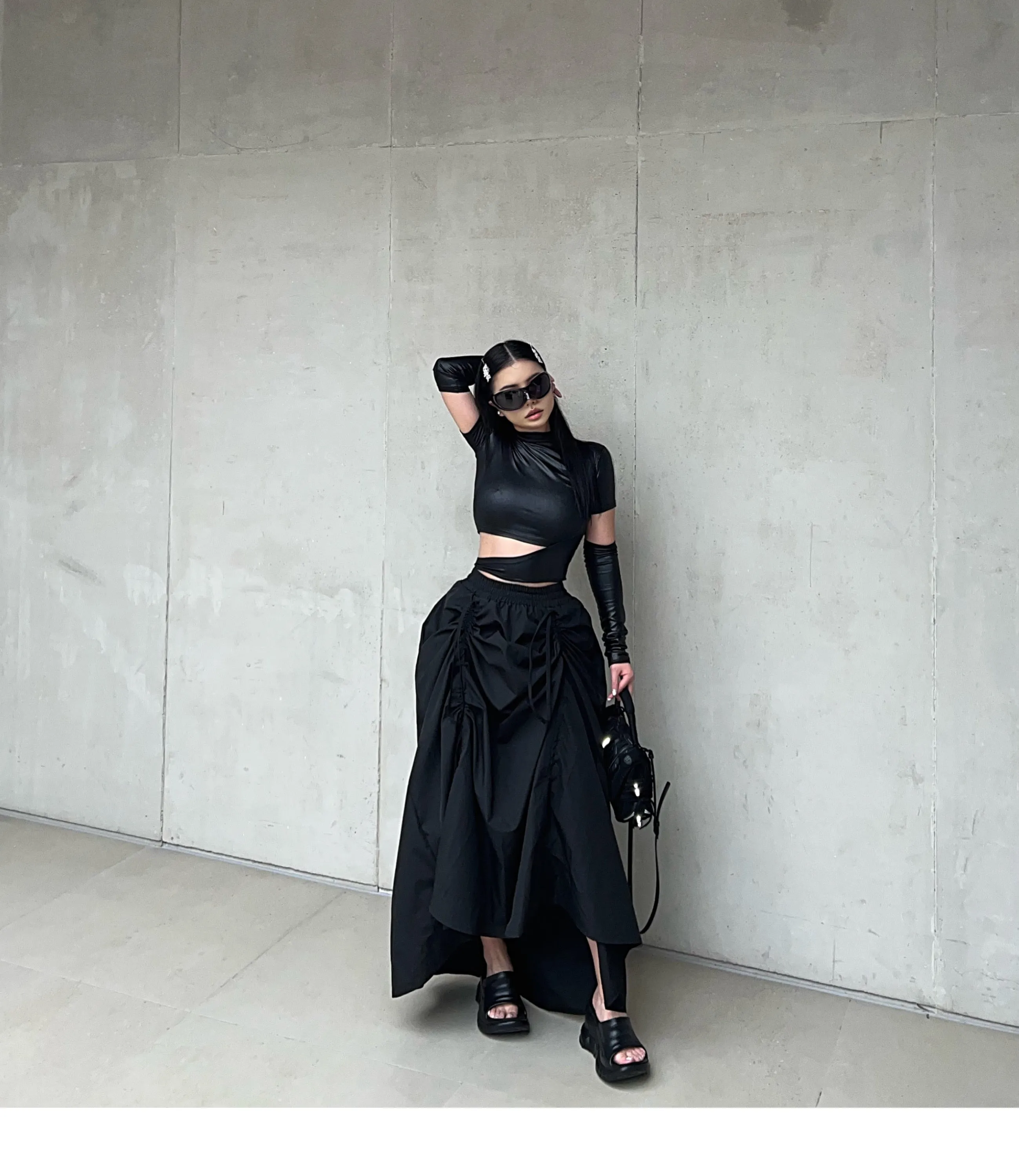 SYNEZ Solid Color Metallic Gloved Cut Out Slim Cropped Top